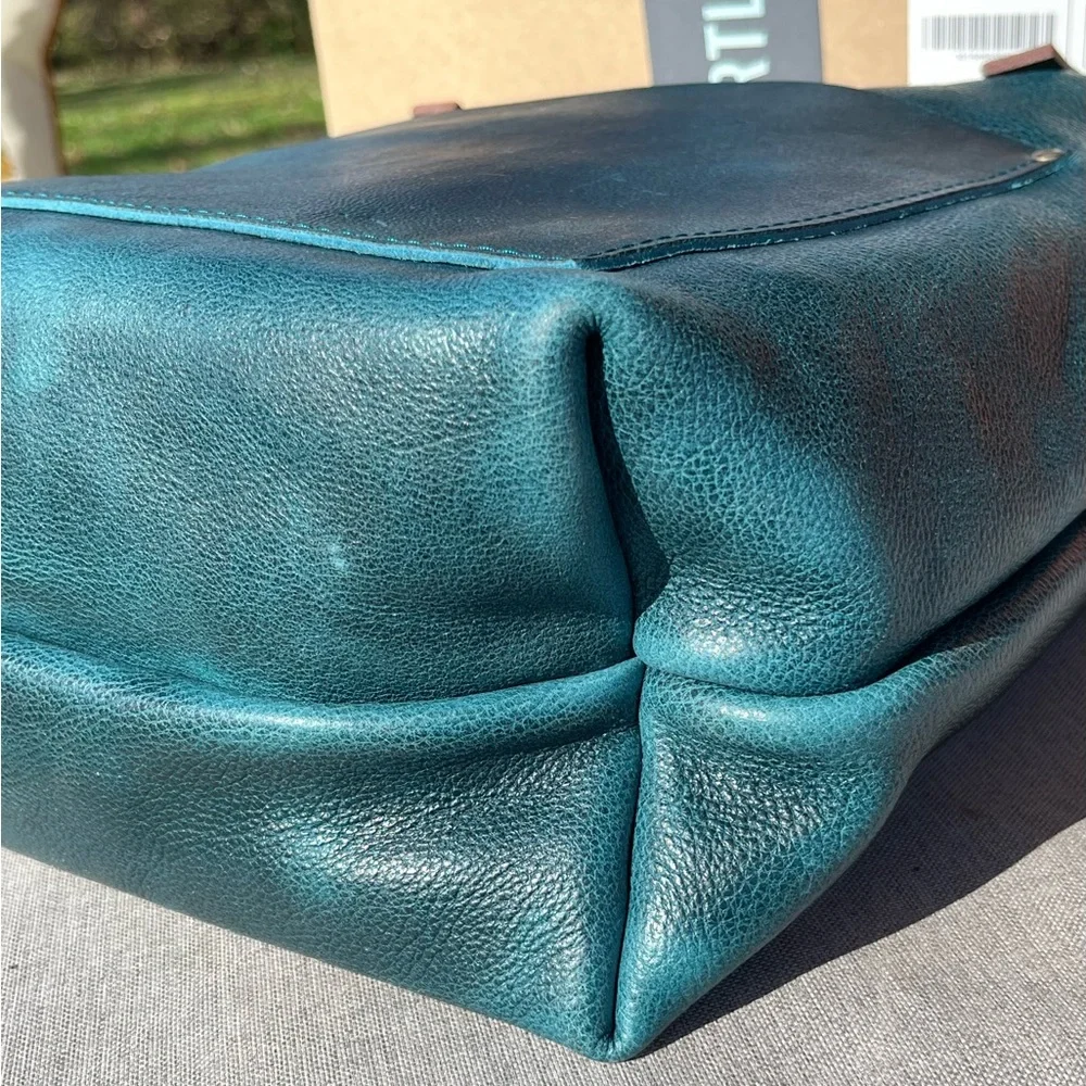 BNNU Portland Leather Goods Premium Limited Edition Lagoon Medium Classic Tote - Picture 4 of 7